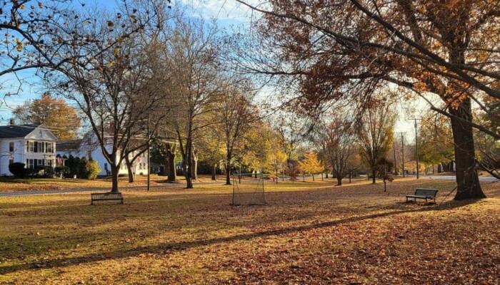 Broad Street Green, Wethersfield CT by John Phelan, CC BY 4.0 httpscreativecommons.org licenses by 4.0, via Wikimedia Commons